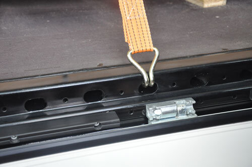 МНОГОТОЧЕЧНАЯ СИСТЕМА КРЕПЛЕНИЯ ГРУЗА K-Fix с грузоподъемностью 2,5 т в общей сложности 282 различных точки крепления.