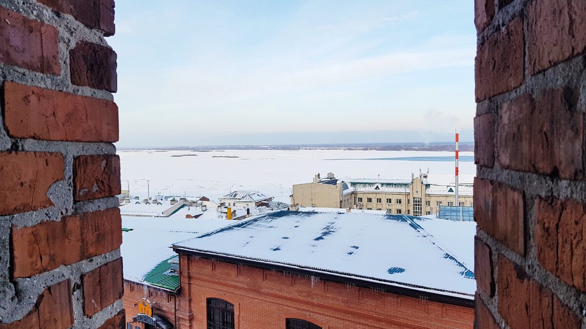 Вид на Волгу со стены Нижегородского Кремля