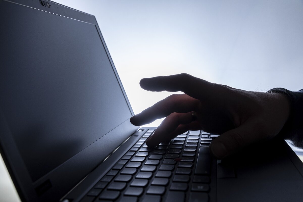 Символичное фото. Хакер. - Фото: ВЕДОМОСТИ/ТАСС