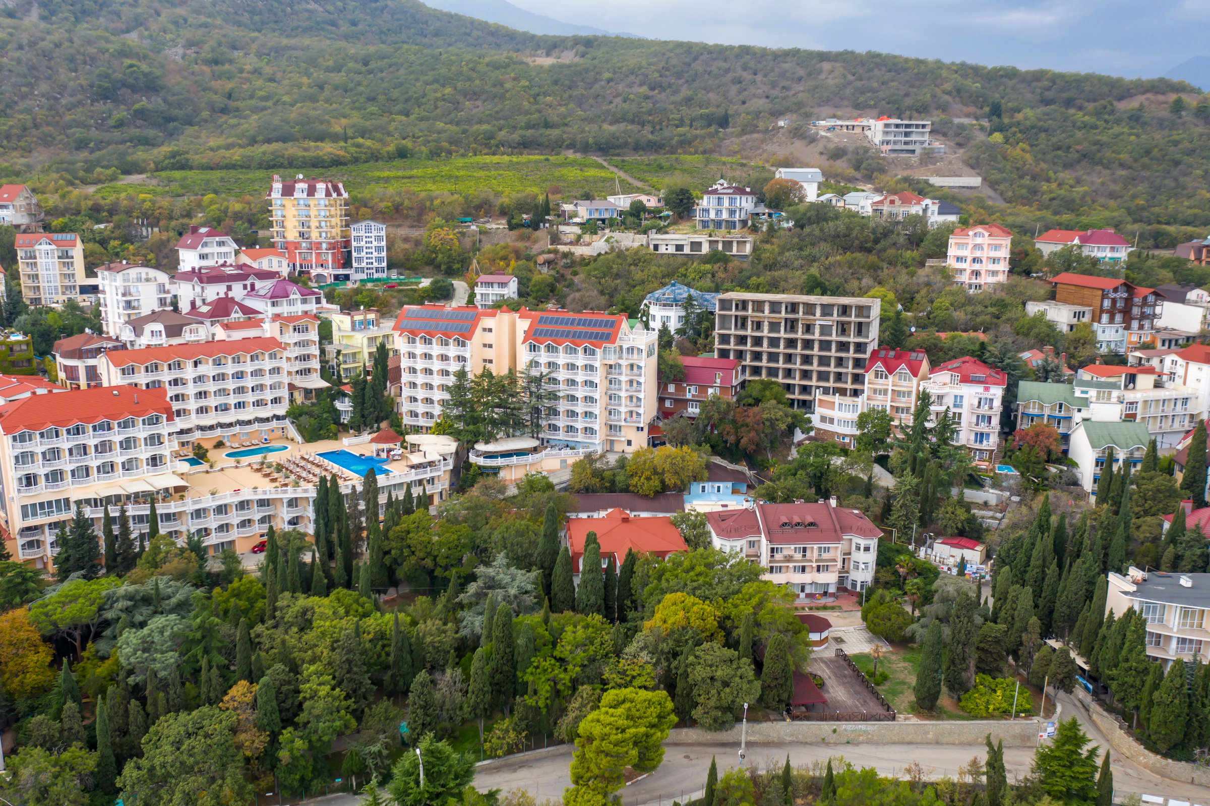Нашел в Крыму поселок для богатых, который спрятался в тихом уединенном месте1