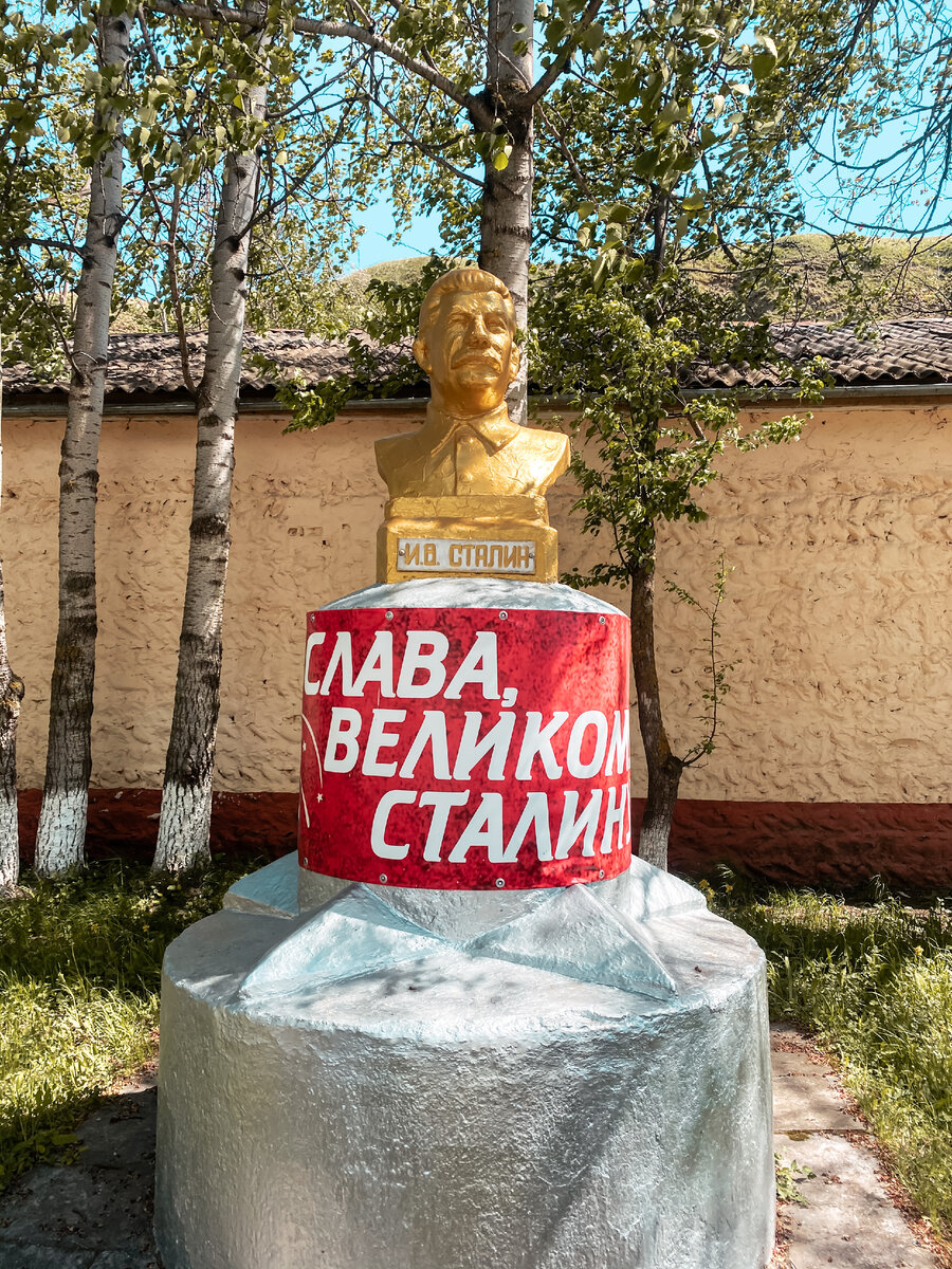 Бюст Сталина в п. Даргавс