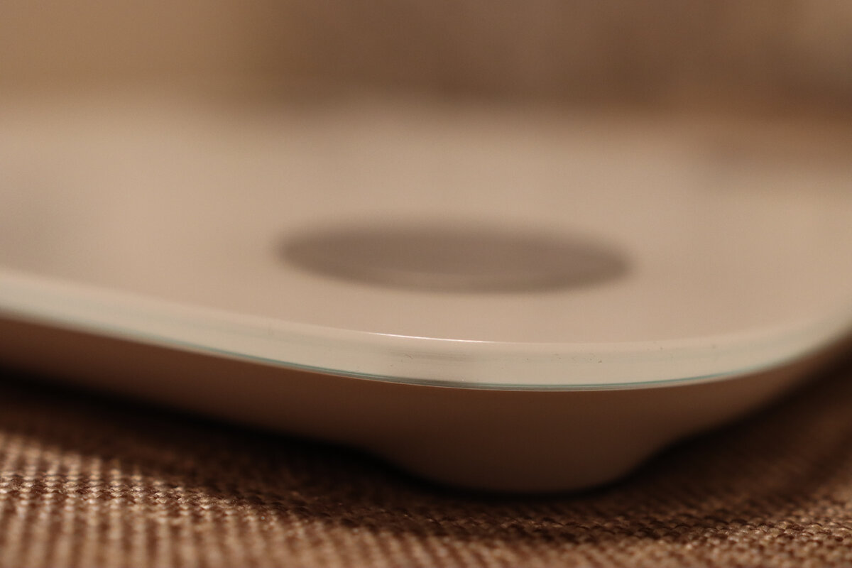 Вот так выглядит стекло сбоку после 3 лет использования и нескольких переездов