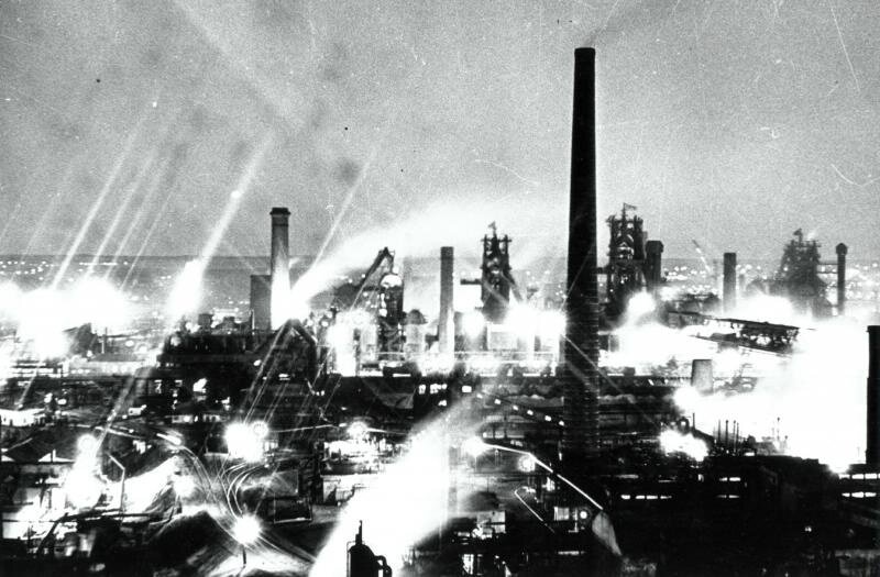 Огни Донбасса. Евгений Халдей, 1940 год, Украинская ССР, Донецкая обл., МАММ/МДФ.