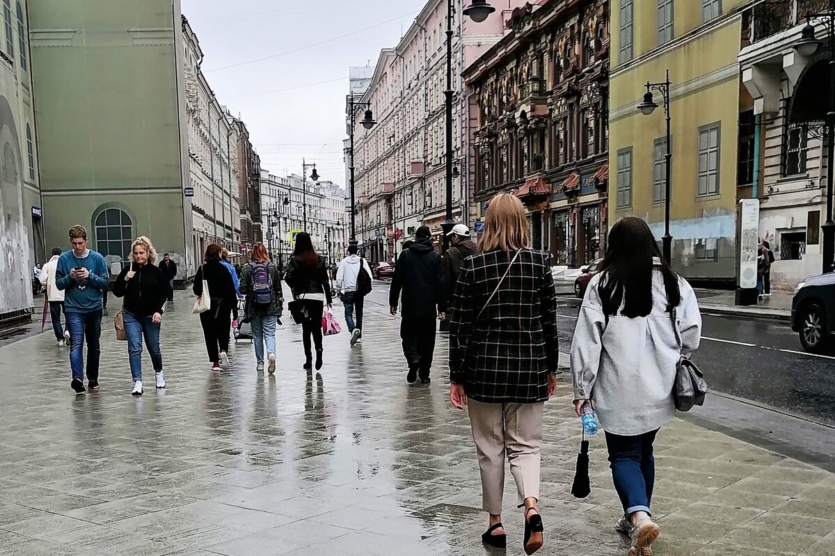 Улица Мясницкая. В Москве всегда много народу
