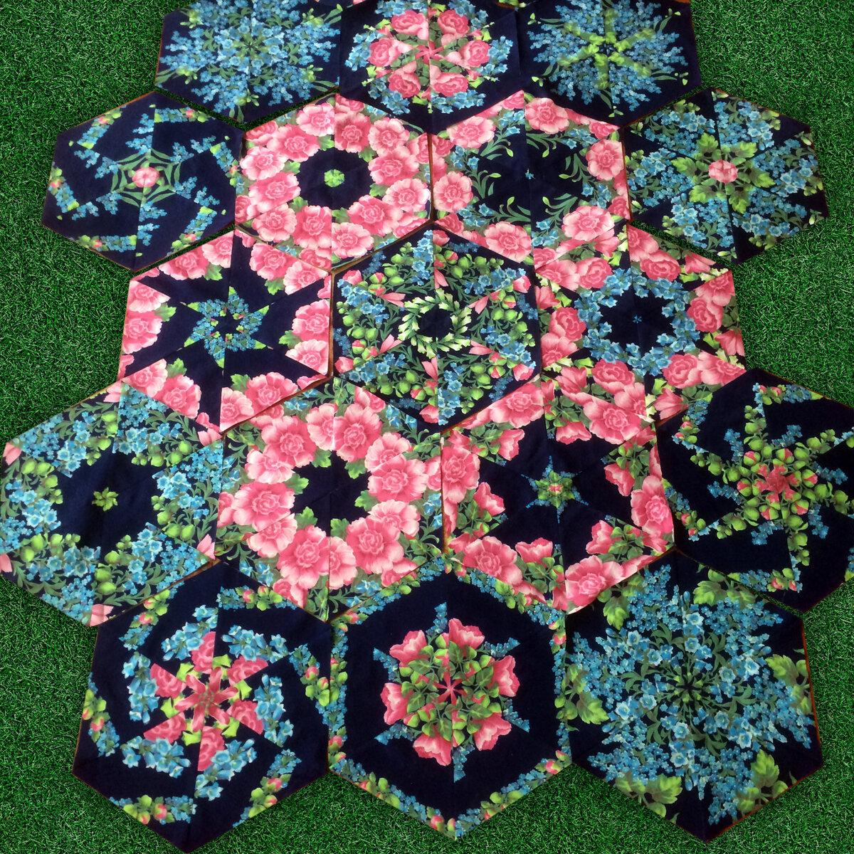 В процессе: лоскутные блоки шестиугольники