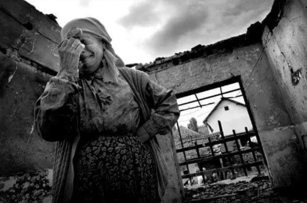 Мамы во время войны. Плачущие женщины на войне.