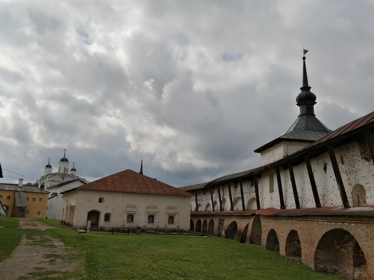 На территории Кирилло-Белозерского монастыря. Фото автора
