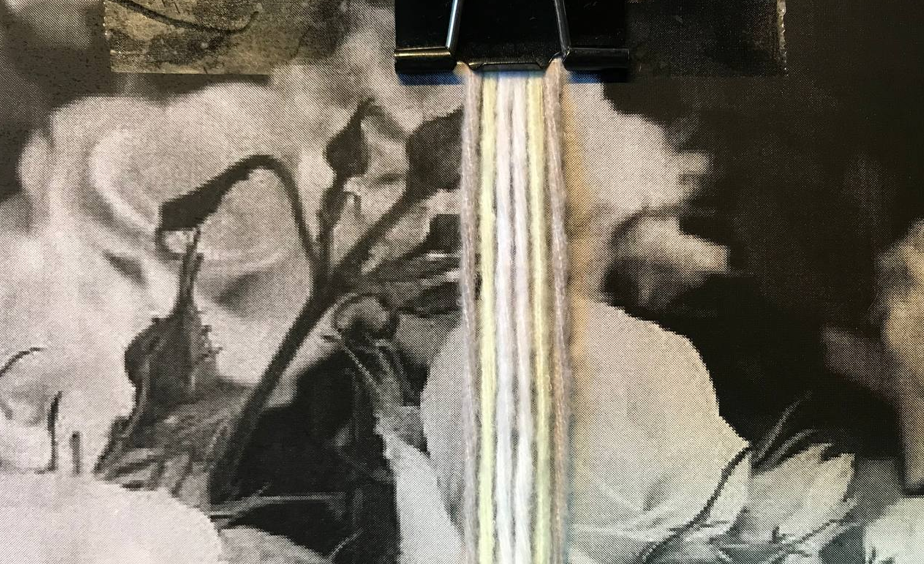 Пример закрепления нитей на обложке книги