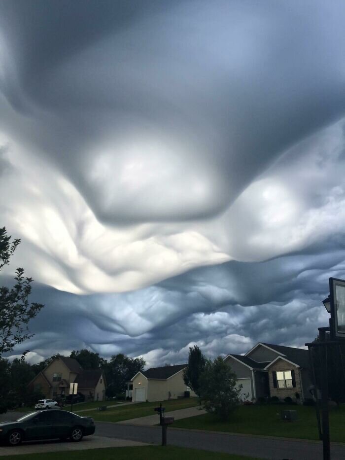 Источник: https://www.reddit.com/r/interestingasfuck/comments/i90dji/clouds_in_harrodsburg_kentucky_no_filter/