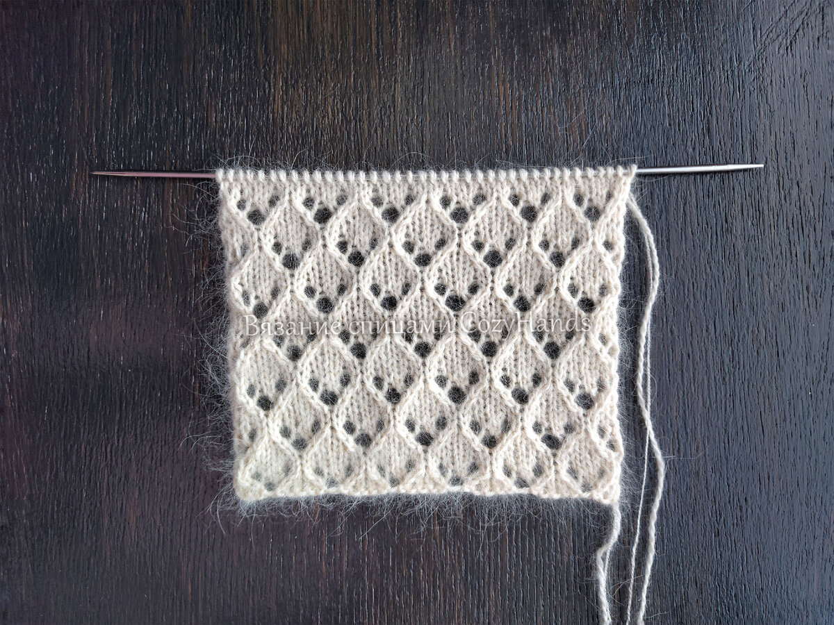 Нежный простой узор с мелкими ажурными сотами
