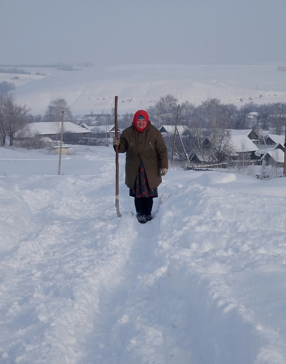 фото автора, одна из жительниц нашего села  - баба Шура