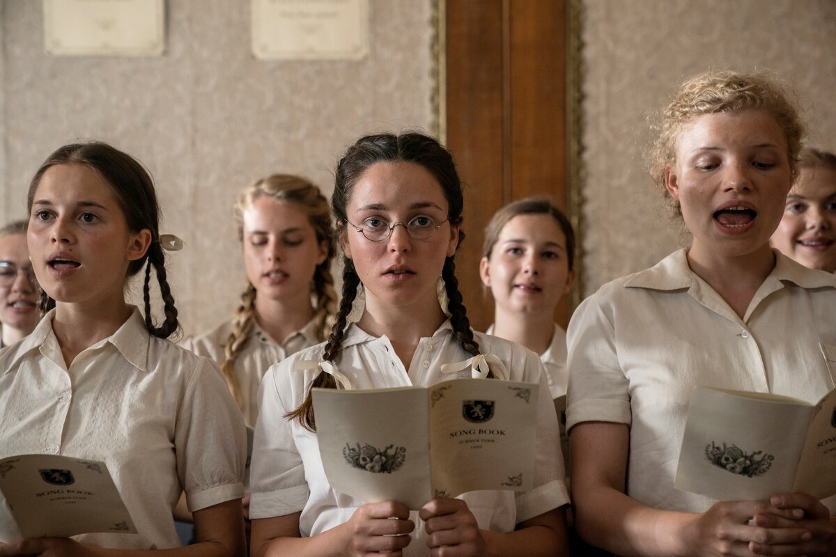 кадр из фильма Шесть минут до полуночи