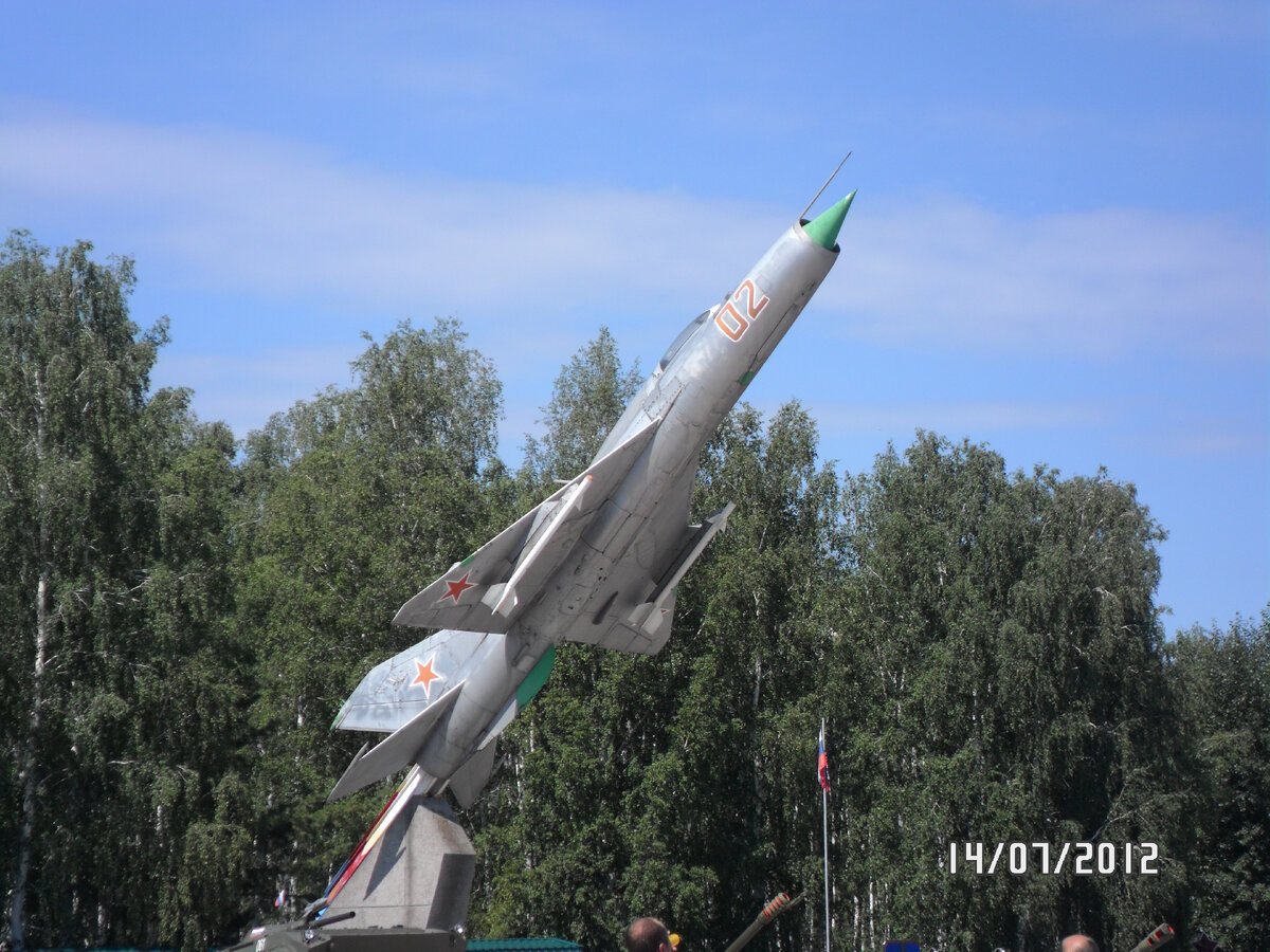 Памятник. Установлен в воинской части город Курган. В нашем полку было более 40 таких самолётов.