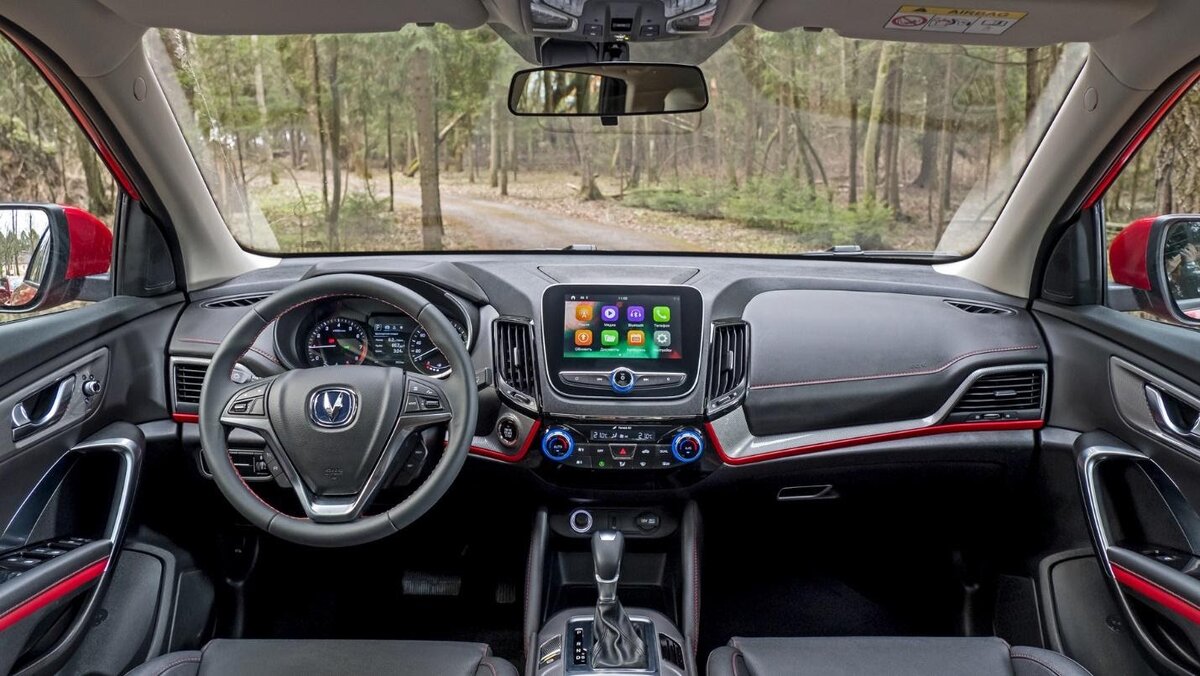 По сухому проселку Changan CS55 передвигается без проблем, благодаря достаточно большому дорожному просвету 190 мм
