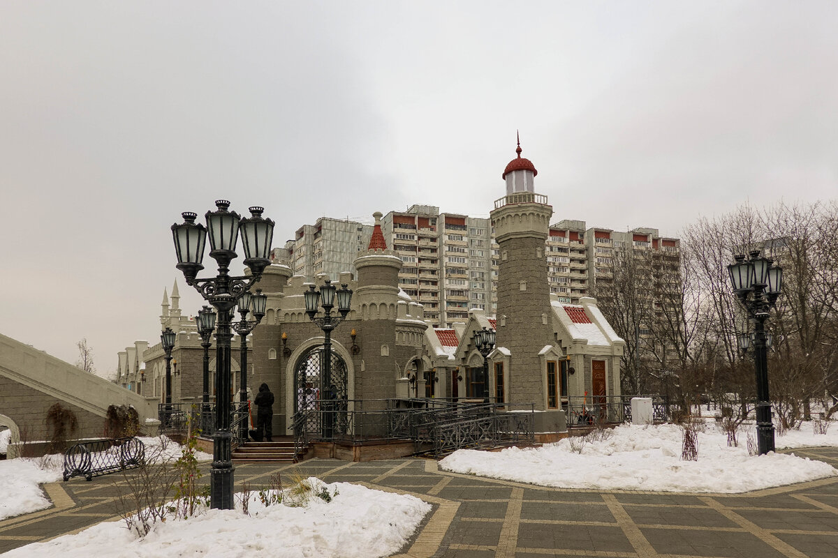 Самый лучший город. Московский довольно. Каток на площади революции в москве 2022 московские сезоны. Бирюлево восточное 2000. Бирюлево восточное.
