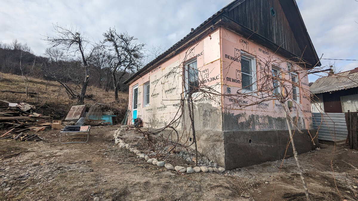 Это мой первый мой дом на юге России который я уже продал. Листайте