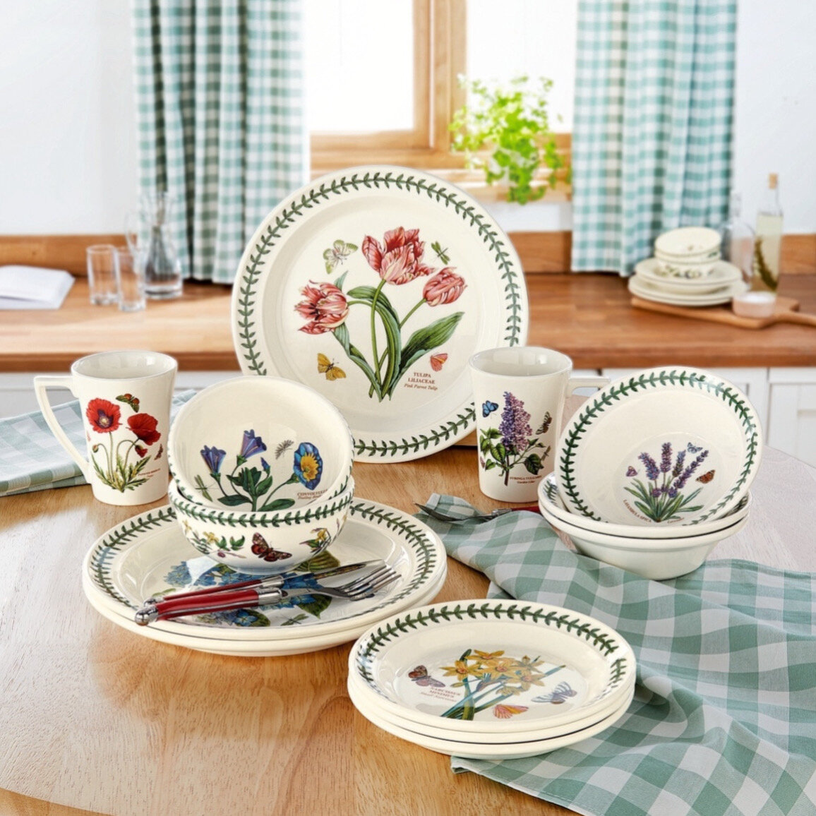 В коллекции Botanic Garden есть всё для ежедневных обедов и ужинов с семьёй — плоские и суповые тарелки, пиалы и кружки