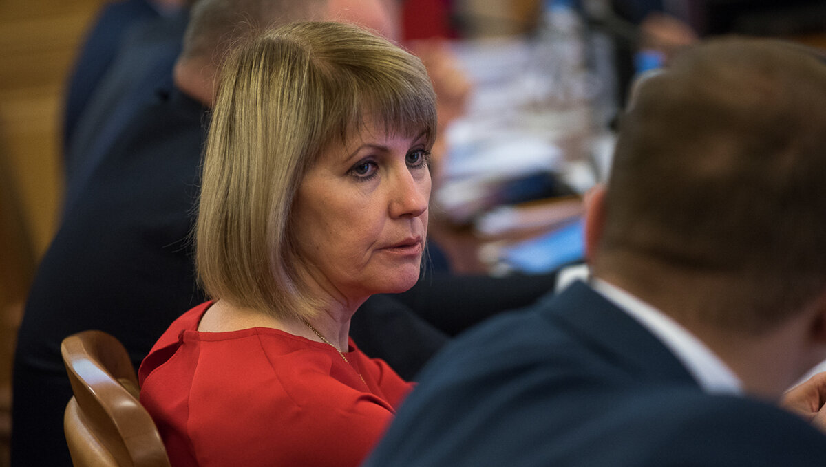     Теперь бывшая чиновница работает в частной школе.