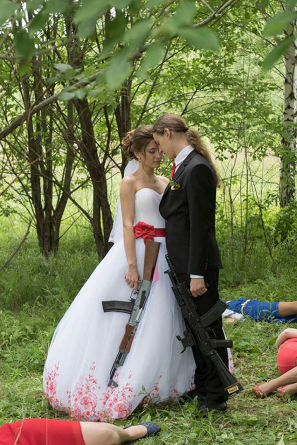 Привет, друзья искусства! Свадебная фотография в России никогда не следовала западным стандартам. По крайней мере за пределами МКАДа.-12