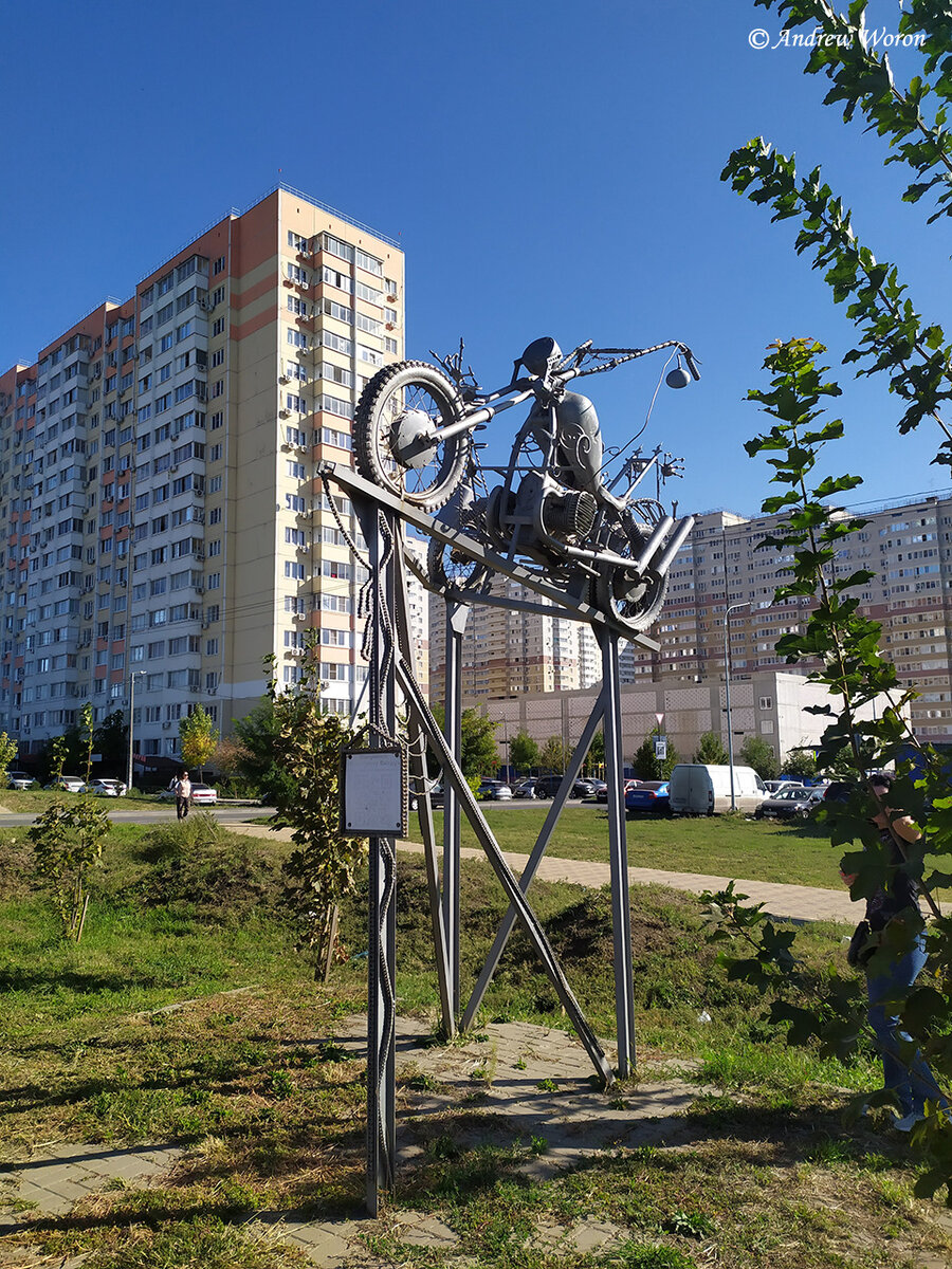 Композиция на дамбе первого (верхнего) пруда