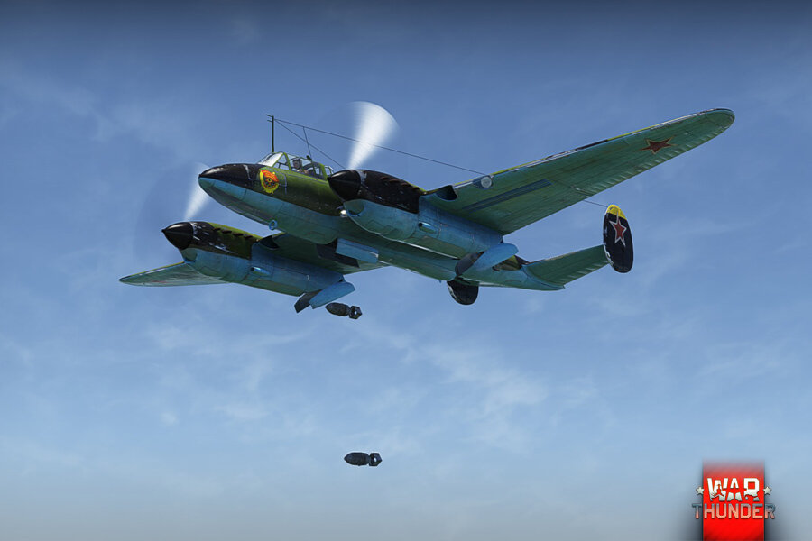 Пе-2 пикирует. Пе-2 бомбардировщик. Советский пикирующий бомбардировщик пе-2. Самолёт Петлякова пе-2.