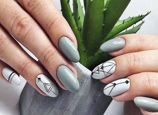 Как сохранить маникюр в отпуске?