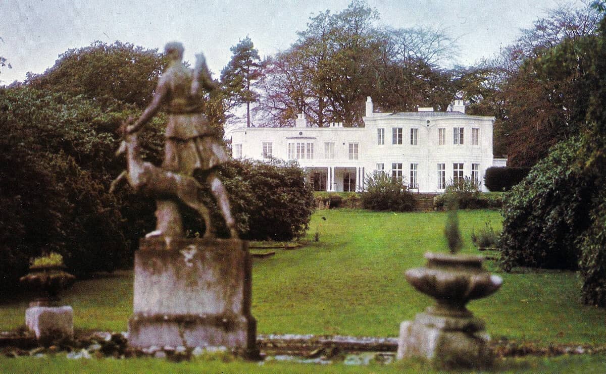 Джон и Йоко купили дом в английском графстве Беркшир 4 мая 1969 года за 145 000 фунтов стерлингов и въехали в него 11 августа того же года.