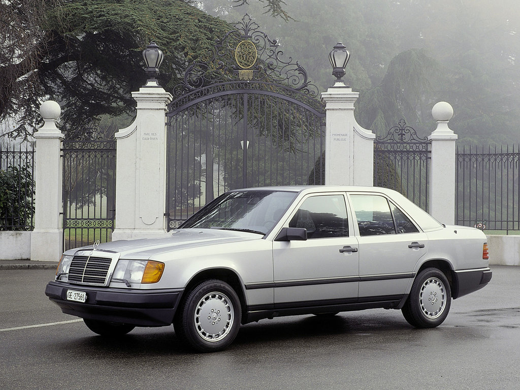 Носителем OM602 был не менее легендарный E-класс W124