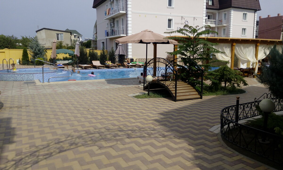 Отель Botanic Club, г.Саки