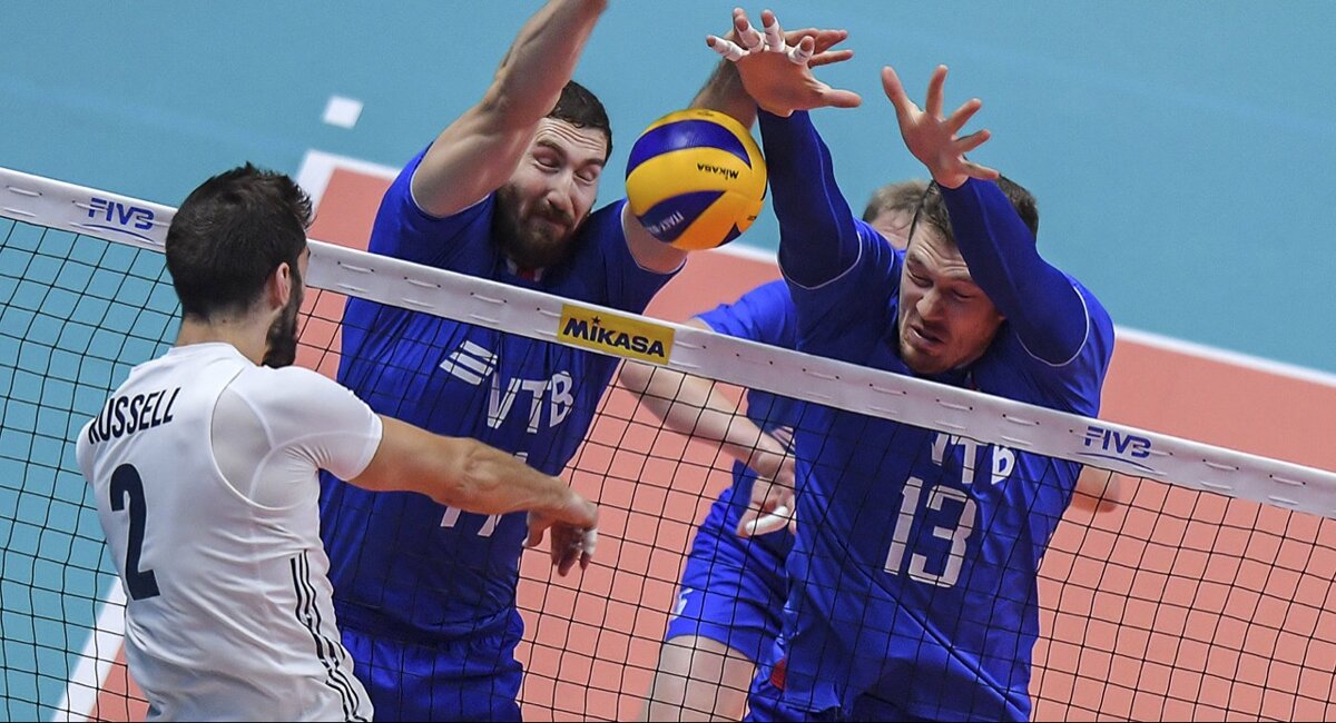 Блок Мусэрского и Михайлова. Фото из паблика ВКонтакте «Волейбол | Volleyball».