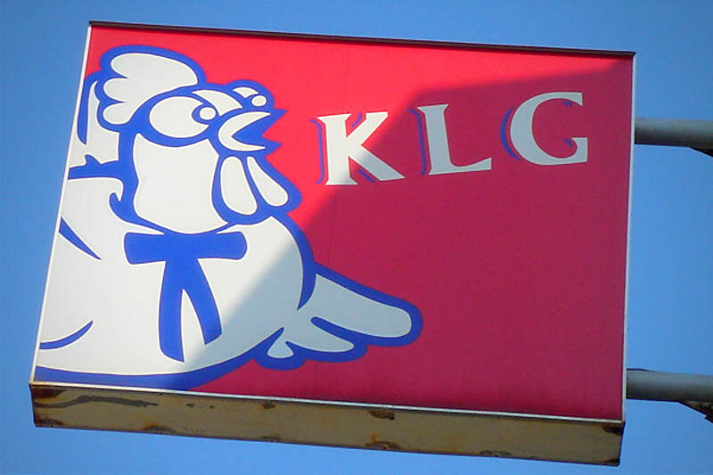 Что означает загадочное "KLG" и зачем курица украла галстук полковника Сандерса, нам так и не удалось выяснить.