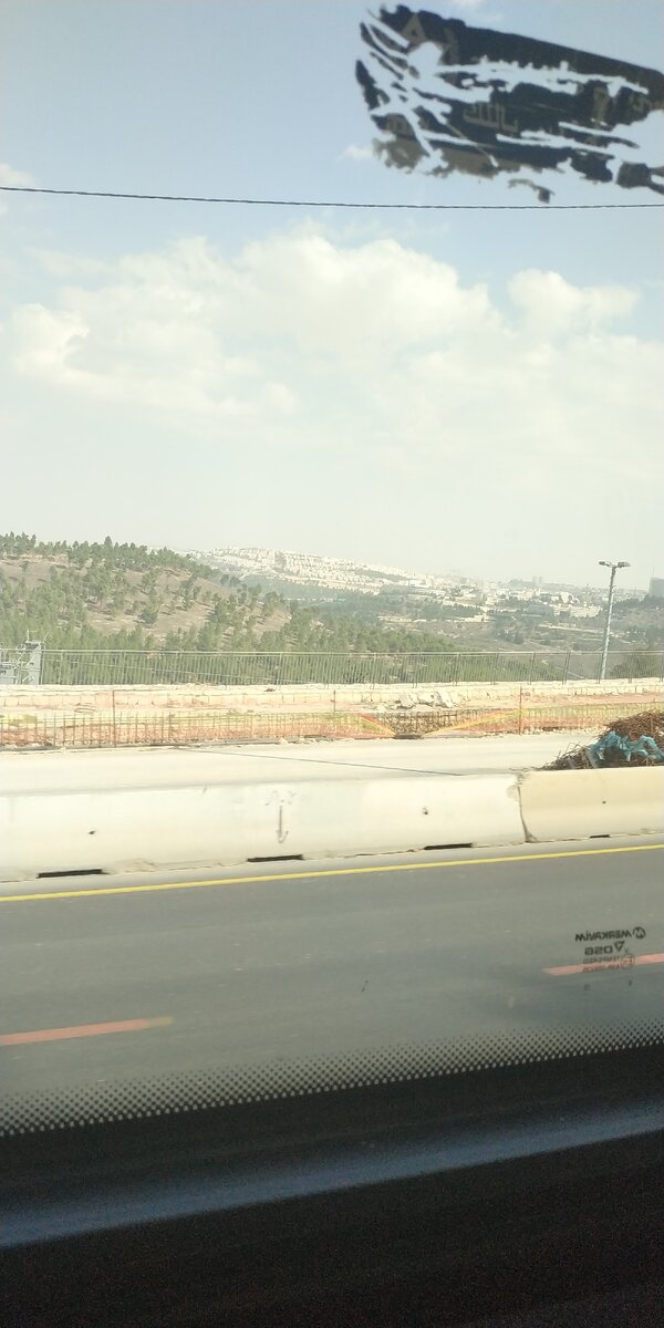 Подъезжаем к городу