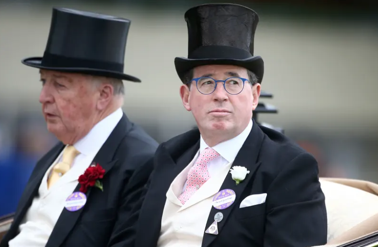 Герцог Девонширский (слева) и барон Гримторп в королевской процессии в Аскоте, 2015 год. Фотография: Чарли Кроухерст / Getty Images для ипподрома Аскот