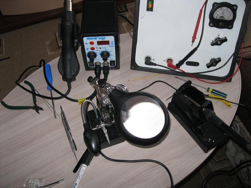 Инструмент для ремонта LED лампочки.