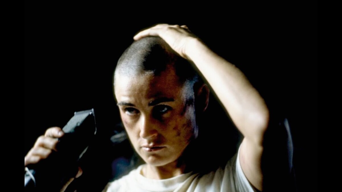 Фото: ytimg.com, кадр из фильма "Солдат Джейн", реж. Ридли Скотт, 1997 год