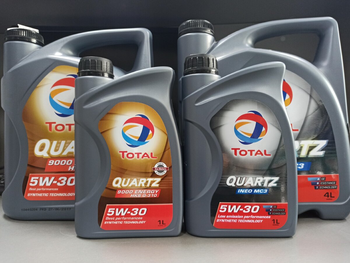 Слева: HKS G-310, Справа: INEO MC3