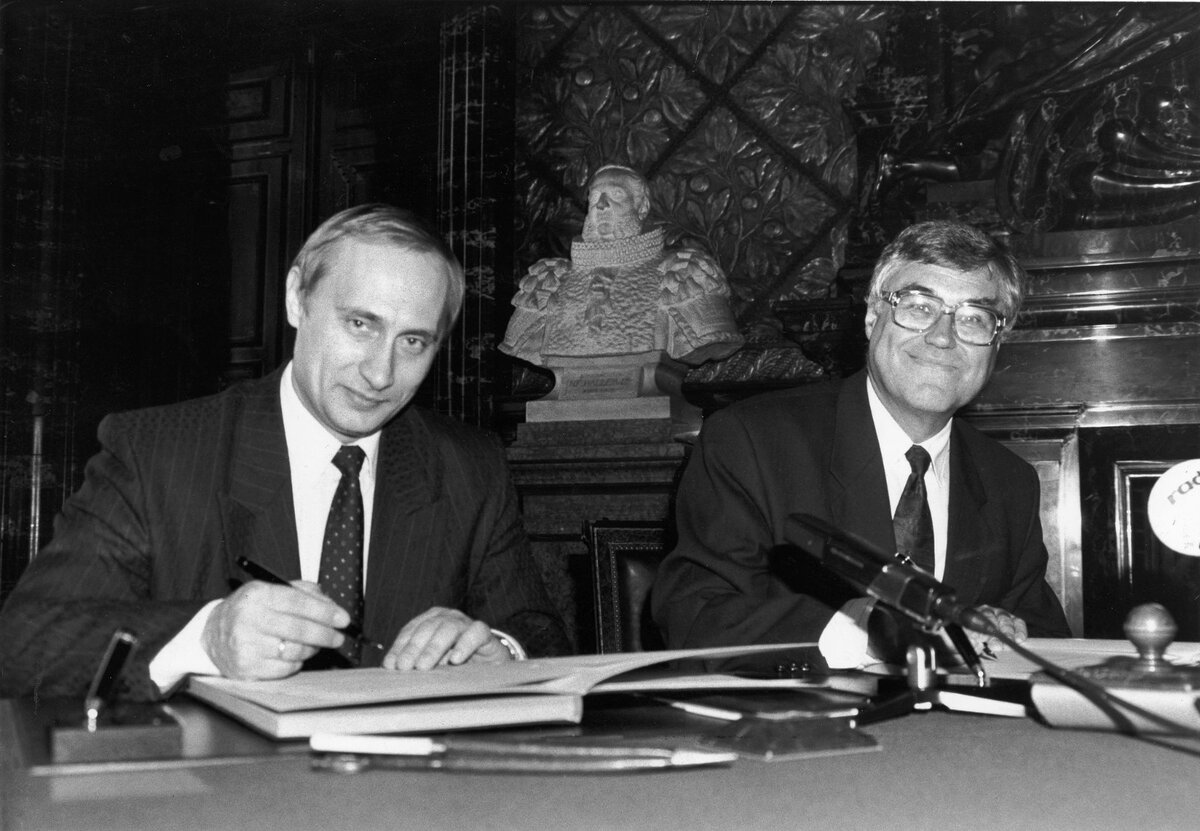 В. Путин в период службы в мэрии Санкт-Петербурга