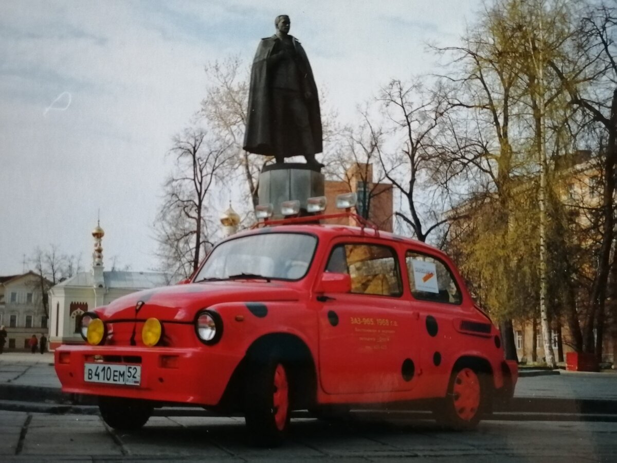 Нижний Новгород, у памятника великому летчику Петру Нестерову