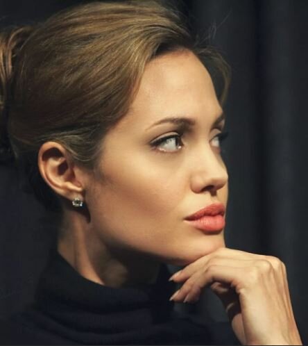 Идеальные аристократические скулы могут привести к последствиям. Картинка з свободного доступа.