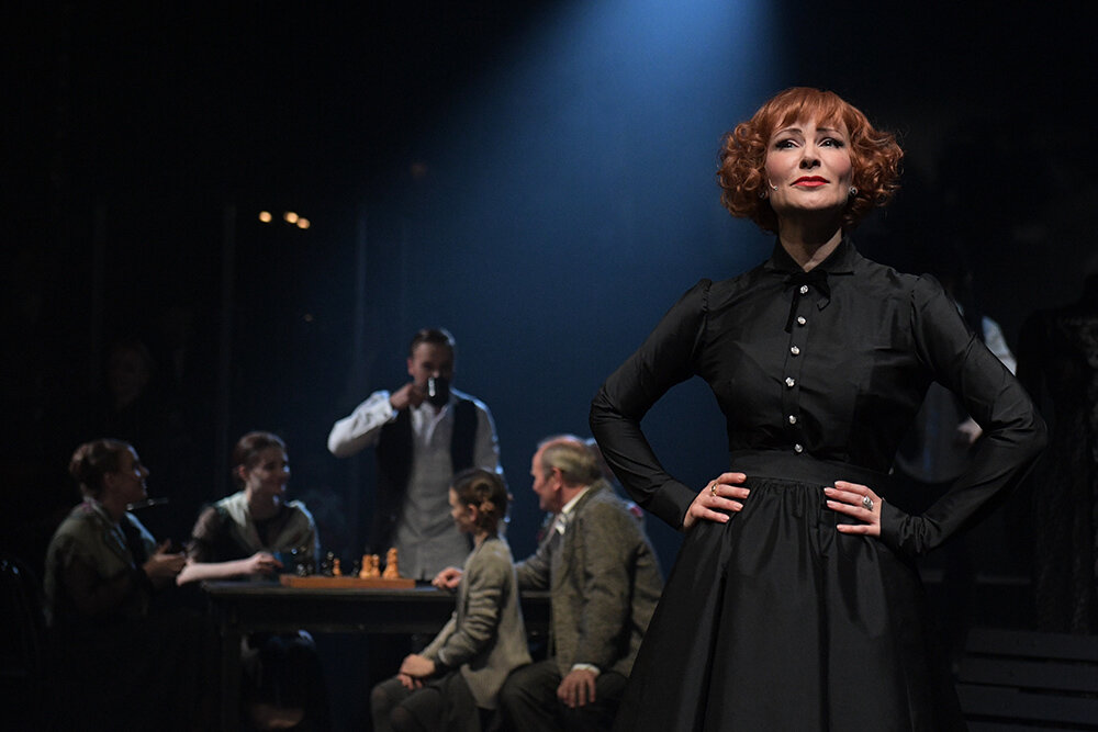 Спектакль люся вахтангова. Люся с гришаевой. Люся гришаева спектакль. Спектакль люся вахтангова. Спектакль люся вахтангова.