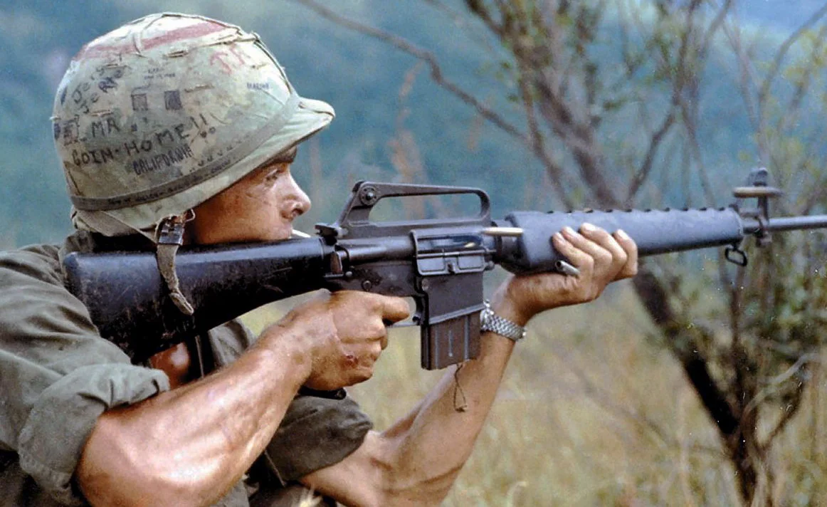 М-16 в руках бойца США