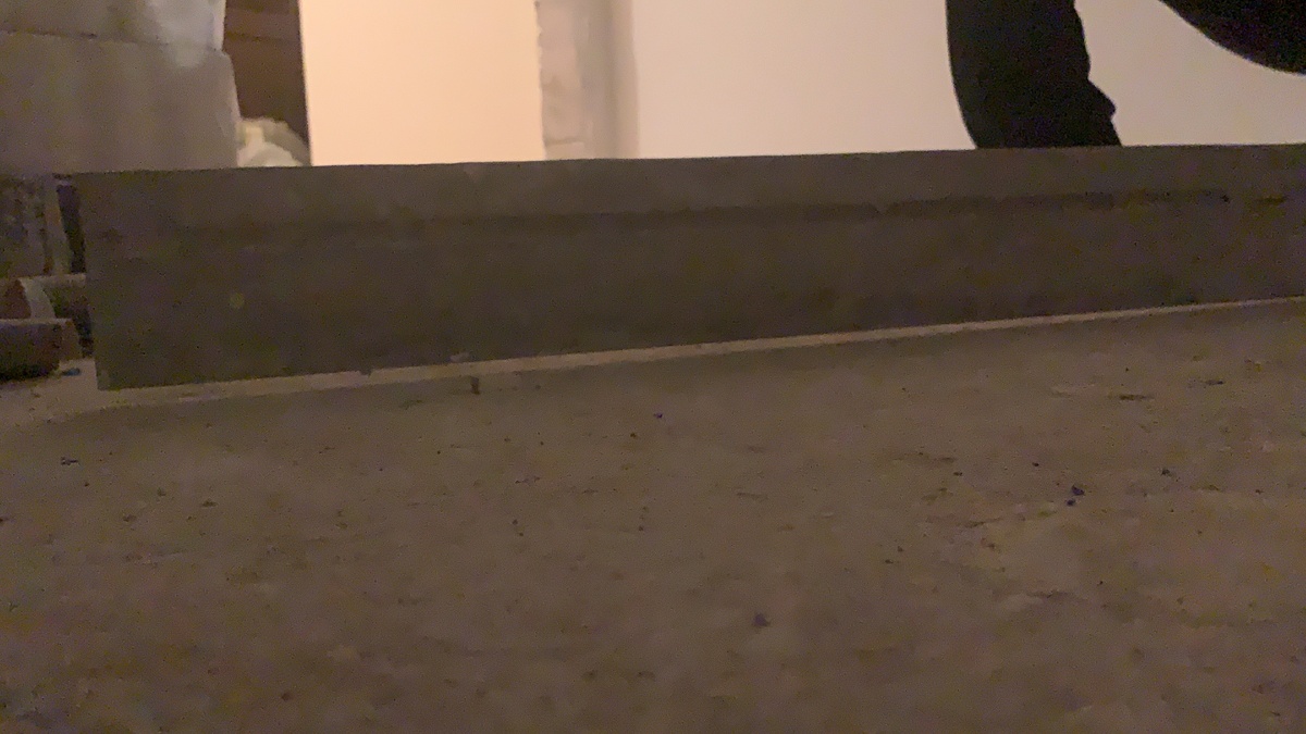 Сухая стяжка пола... Это самый маленький перепад... Переделывали за другой бригадой