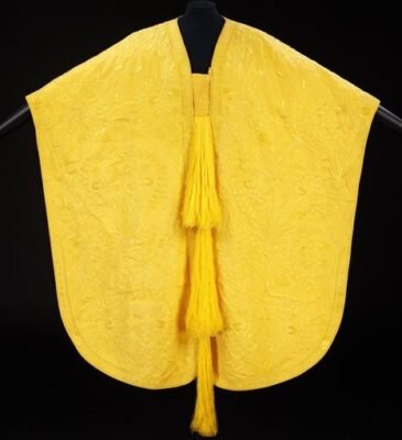 Золотой шёлк из паутины