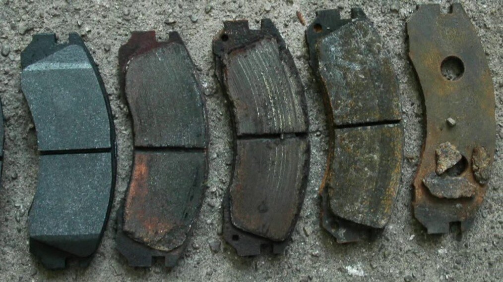 2. Некачественная смесь тормозных накладок