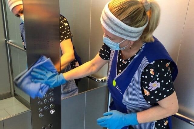 Стало известно, как часто должны дезинфицировать подъезды жилых домов