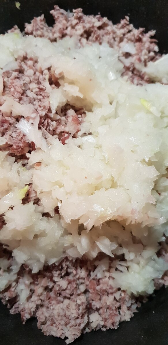 Лук можно и нарезать,как Вам нравится