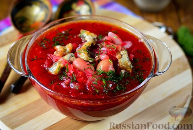 килька в томате, фасоль, картофель, капуста белокочанная, лук репчатый, морковь, свекла, томат-паста, масло растительное, соль, зелень укропа