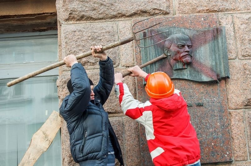 надо-бы и дома свои сжечь