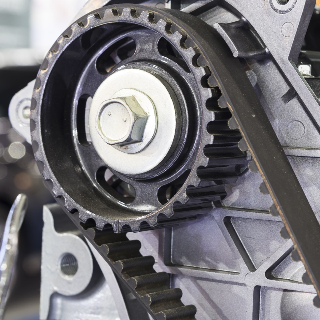 Надёжность ремня особенно важна тогда, когда поршни и клапана находятся в одном блоке. При обрыве ремня поршень ударяется в открытый клапан и гнёт его. Это приводит к деформации клапанов, повреждению цилиндров, а как следствие – капитальному дорогостоящему ремонту двигателя.