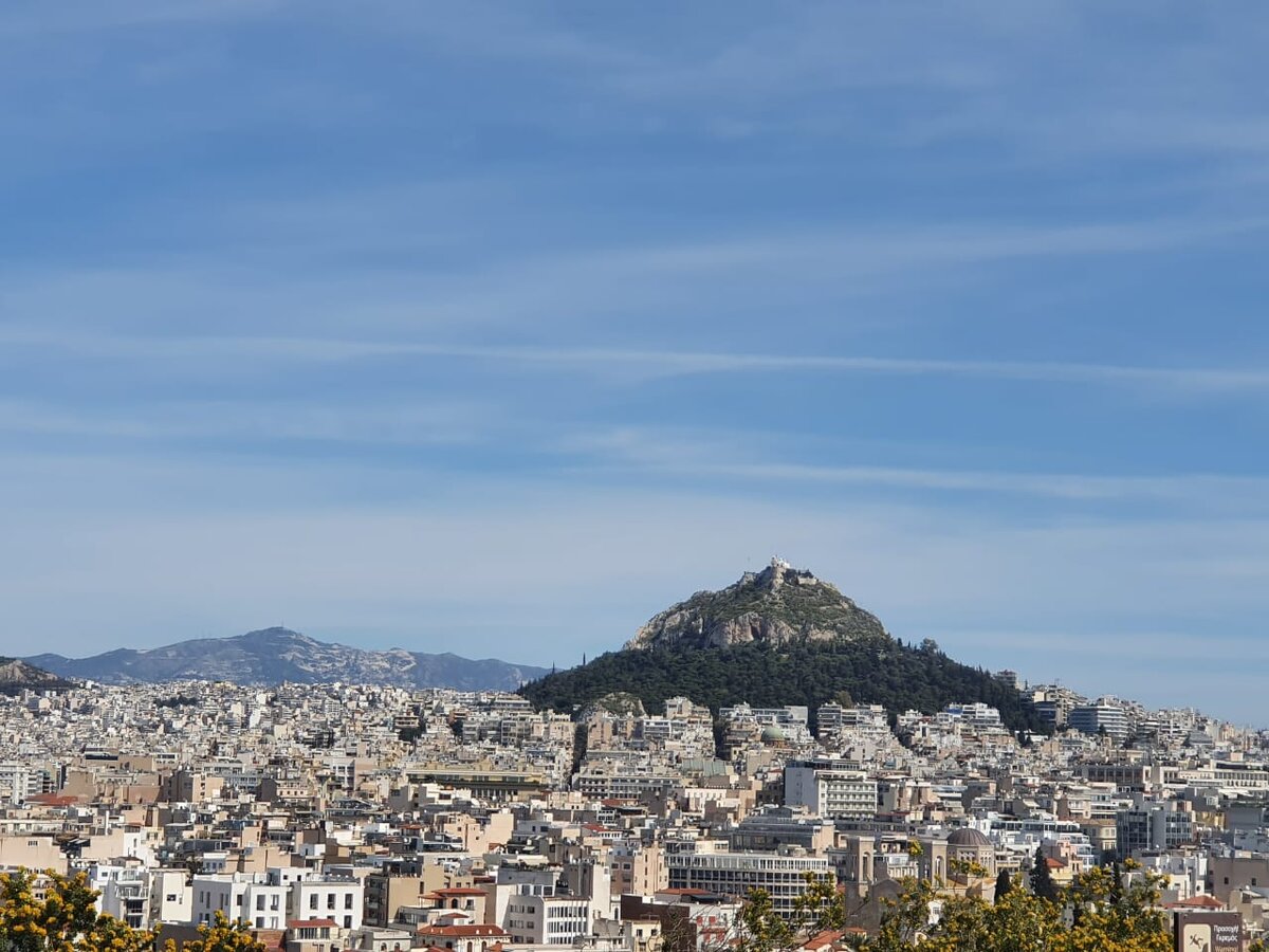 Самая высокая точка Афин - холм Ликавитос